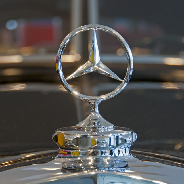 <p>Simbol Mercedesa</p>