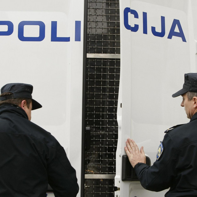 Ilustracija, hrvatski policajci

