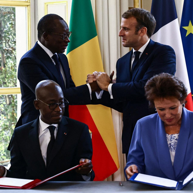 &lt;p&gt;Francuski predsjednik Emmanuel Macron, predsjednik Benina Patrice Talon, francuska ministrica kulture Roselyne Bachelot i beninski ministar kulture Jean-Michel Abimbola &lt;/p&gt;
