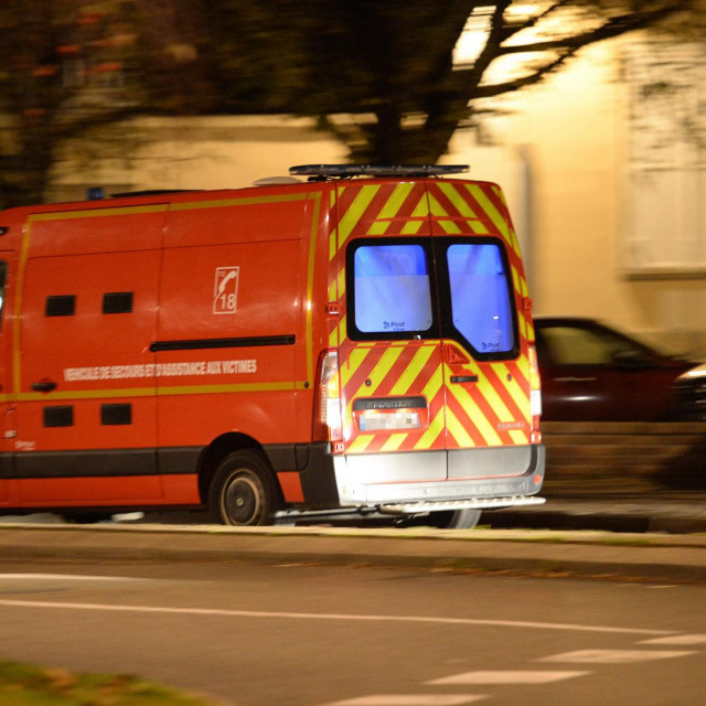 &lt;p&gt;Vatrogasno vozilo u kojemu je odvedena nestala Francuskinja, u gradu Sable-sur-Sarthe, 10 kilometara od mjesta nestanka&lt;/p&gt;
