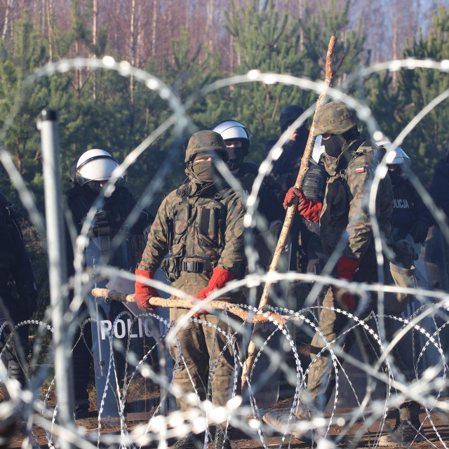 &lt;p&gt;Poljski policajci na granici s Bjelorusijom&lt;/p&gt;
