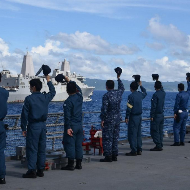 &lt;p&gt;Brod japanske mornarice Shimokita izvodi vježbe kod Okinawe&lt;/p&gt;
