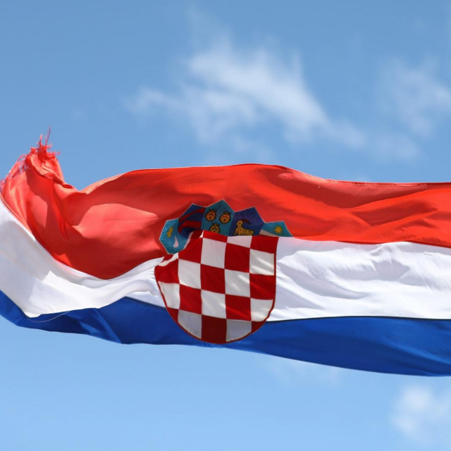 &lt;p&gt;Hrvatska zastava se vijori&lt;/p&gt;
