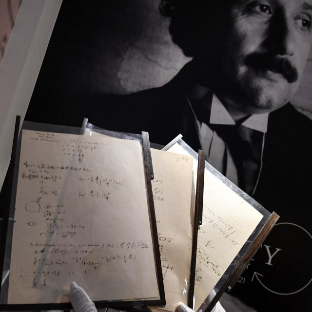 &lt;p&gt;Stranice jednog od pripremnih rukopisa teorije opće relativnosti Alberta Einsteina&lt;/p&gt;

