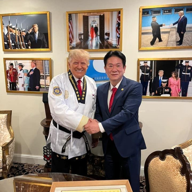 &lt;p&gt;Donald Trump i Lee Dong-sup&lt;/p&gt;
