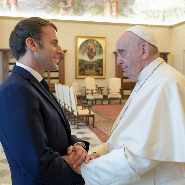 &lt;p&gt;Emmanuel Macron i papa Franjo&lt;/p&gt;
