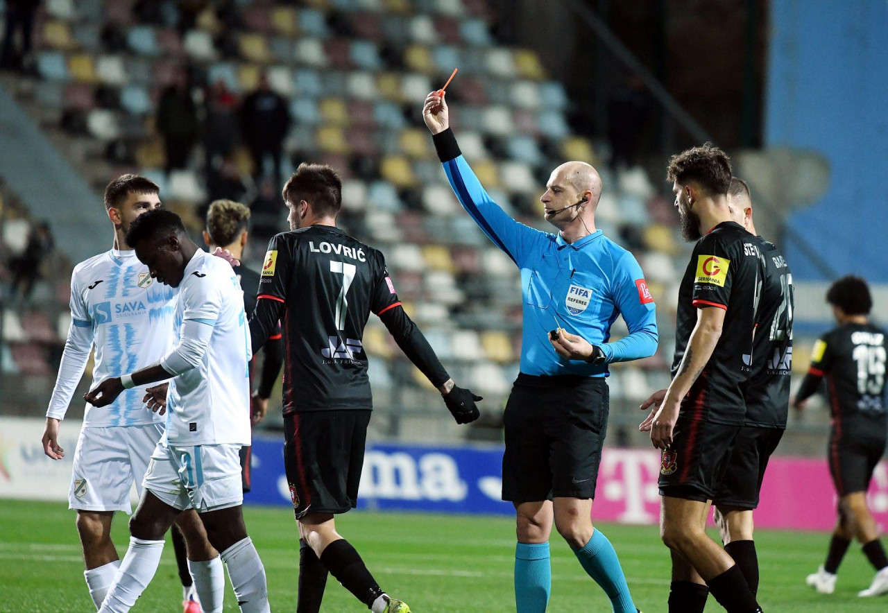 Sportske novosti - VIDEO: POGLEDAJTE NAJSPORNIJI TRENUTAK I SAMI  PROCIJENITE JESU LI SUCI BILI U PRAVU! Rijeka zabila u 91., burno  proslavila gol, a onda se javio VAR