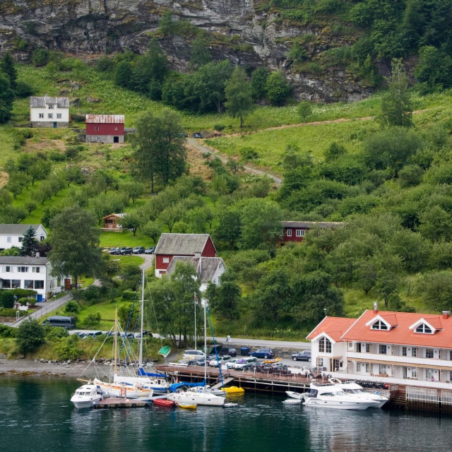 &lt;p&gt;Prizor iz Norveške, selo Sognefjorden&lt;/p&gt;

