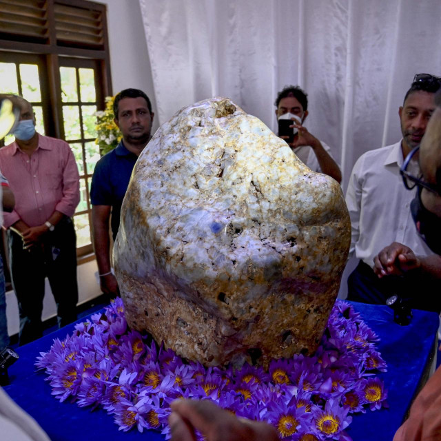 &lt;p&gt;&amp;#39;Kraljica Azije&amp;#39;, 310 kilograma težak plavi safir pronađen u Šri Lanki&lt;/p&gt;
