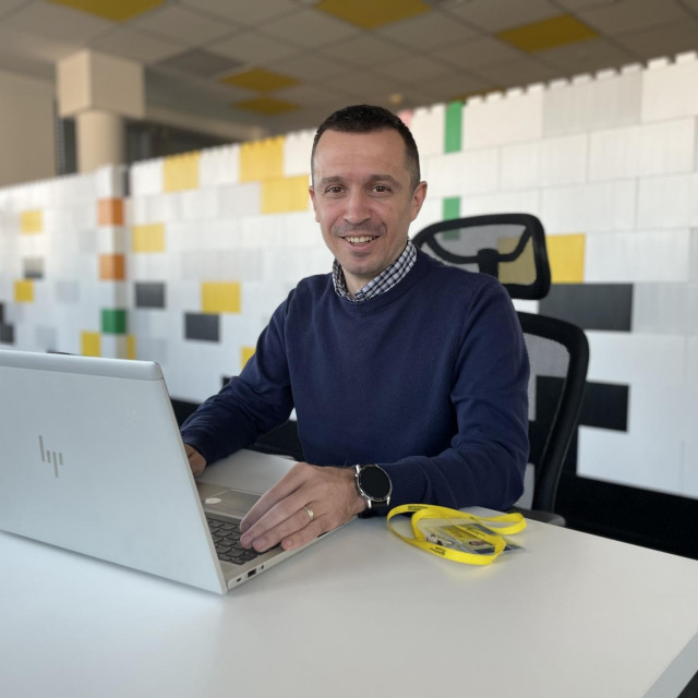 &lt;p&gt;Siniša Burić, software solution arhitekt i prvi zaposlenik IT ureda Raiffeisen banke u Osijeku&lt;/p&gt;
