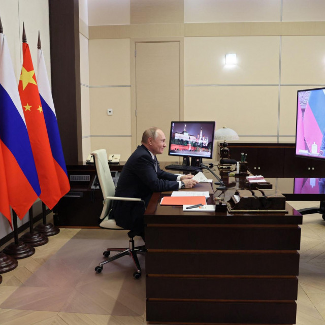 Vladimir Putin i Xi Jinping razgovaraju putem video linka
