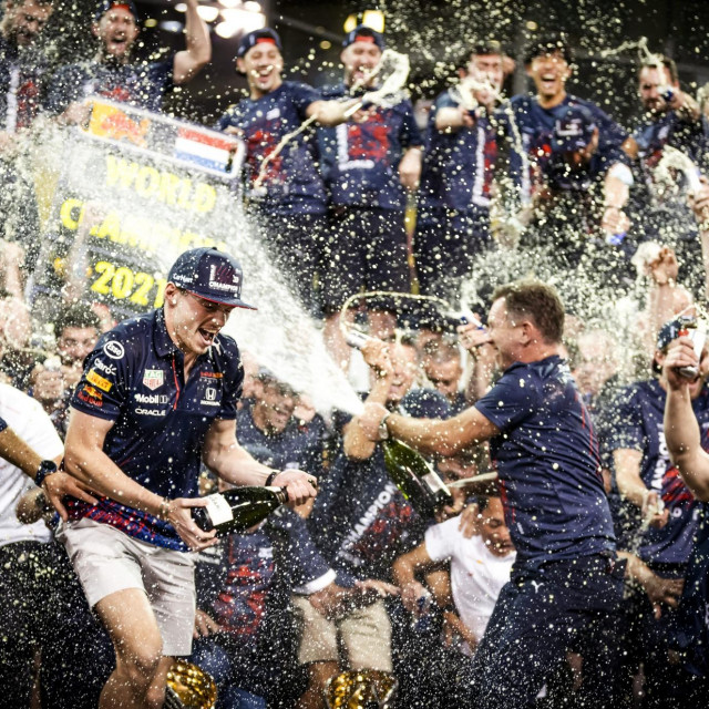 &lt;p&gt;Ludo slavlje u Red Bullu nakon utrke u Abu Dhabiju&lt;/p&gt;
