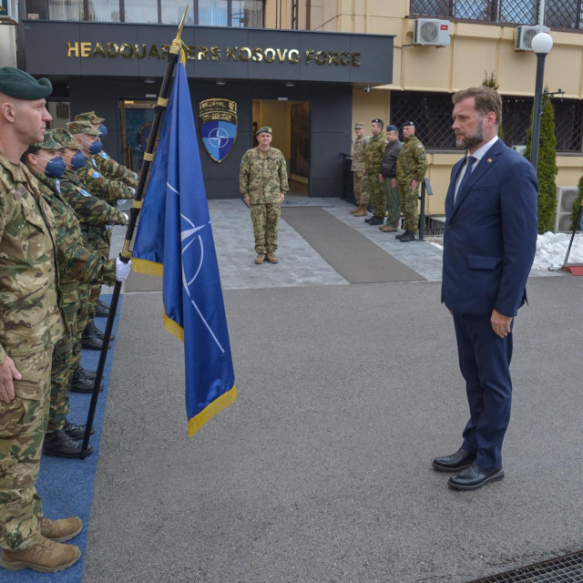 &lt;p&gt;Mario Banožić u posjetu vojnicima na Kosovu&lt;/p&gt;
