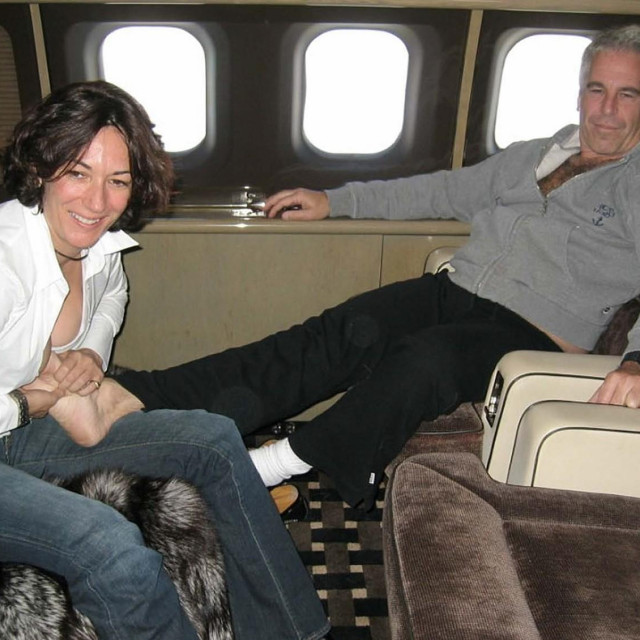&lt;p&gt;Epstein and Maxwell u jednom od njegovih aviona&lt;/p&gt;
