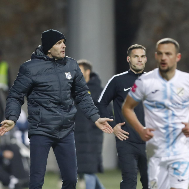 Sportske novosti - VIDEO: POGLEDAJTE NAJSPORNIJI TRENUTAK I SAMI  PROCIJENITE JESU LI SUCI BILI U PRAVU! Rijeka zabila u 91., burno  proslavila gol, a onda se javio VAR