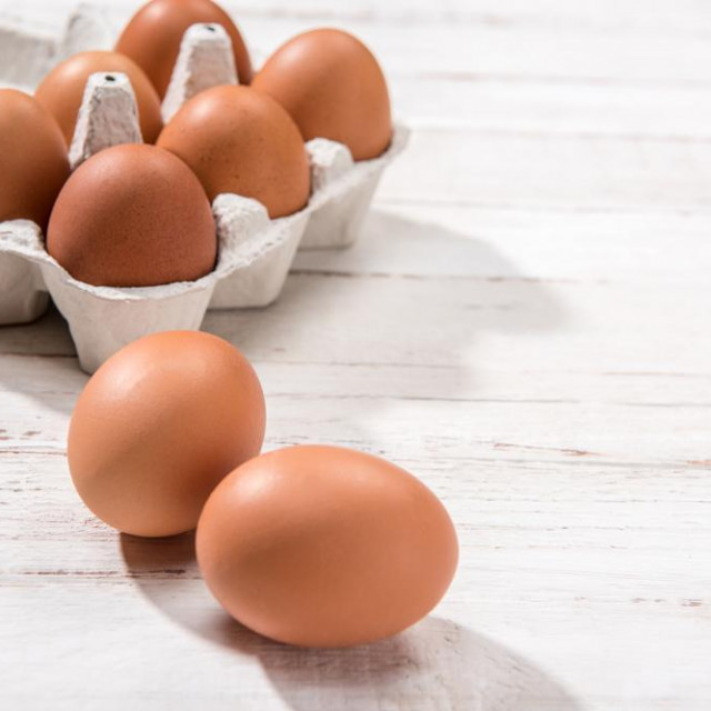 &lt;p&gt; Proteini iz jaja pružaju dugotrajan osjećaj sitosti, a to pomaže da tijekom ostatka dana pojedete manje hrane.&lt;/p&gt;
