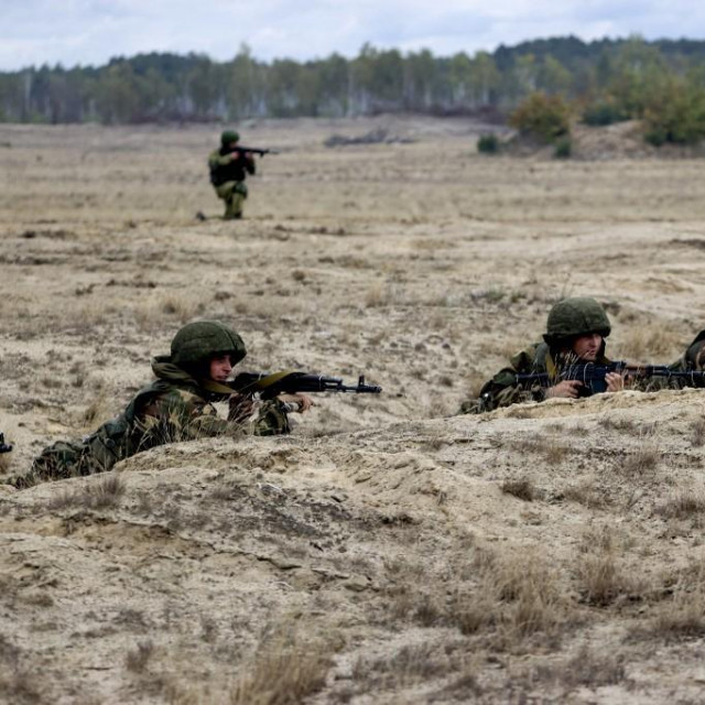 Rusija je nagomilala desetke tisuća vojnika na ispostavama u blizini Ukrajine i zahtijeva da njezin južni susjed ne bude primljen u NATO
