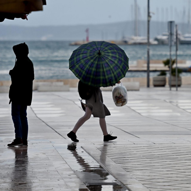 Kiša u Splitu; ilustracija

 
