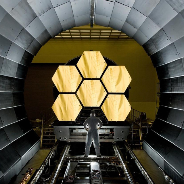 &lt;p&gt;Zraclo teleskopa James Webb&lt;/p&gt;
