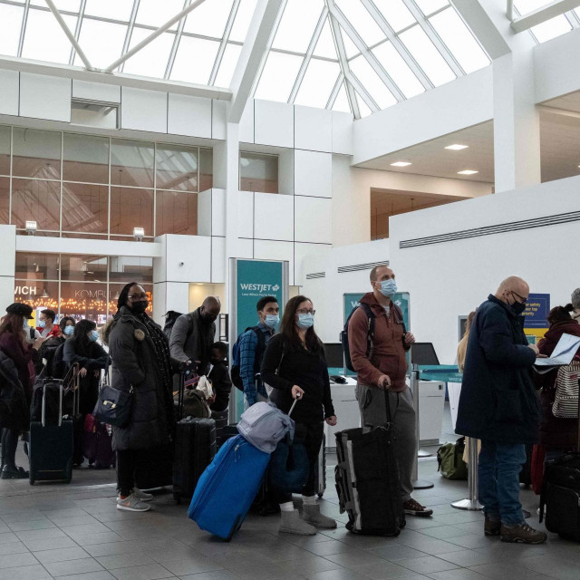 &lt;p&gt;Putnici čekaju u redu u zračnoj luci LaGuardia u New Yorku&lt;/p&gt;
