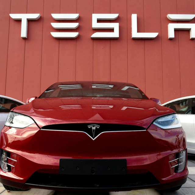 &lt;p&gt;Tesla je u nedjelju izvijestila o rekordnim isporukama automobila u posljednja tri mjeseca 2021.&lt;/p&gt;
