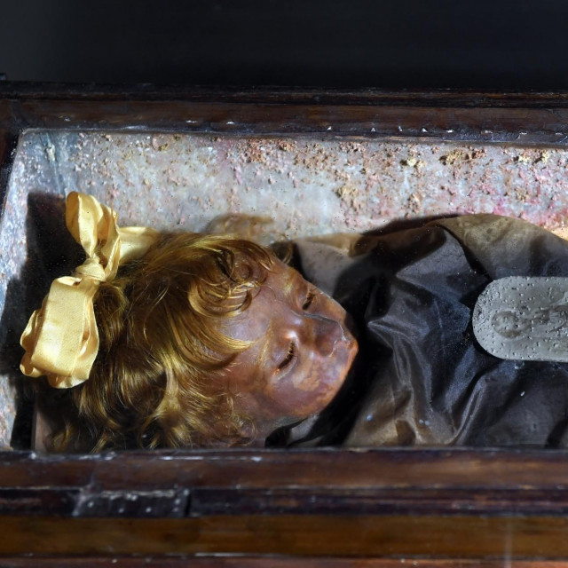 &lt;p&gt;mumificirana djevojčica u katakombama na Siciliji&lt;/p&gt;
