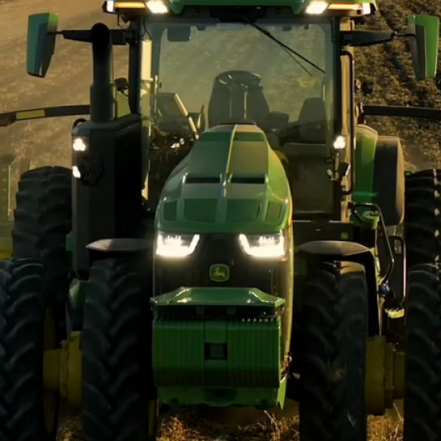 <p>John Deere 8R</p>