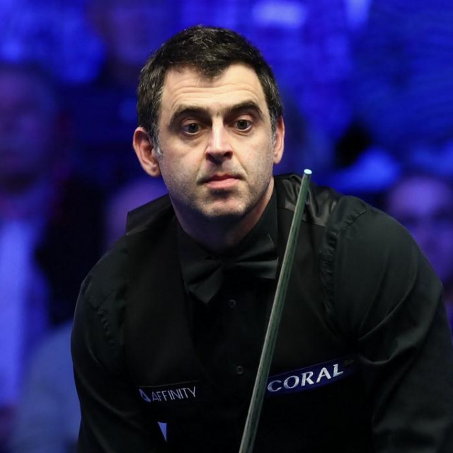 Ronnie O'Sullivan of England considers a shot to Graeme Dott of Scotland at the quarter final of World Grand Prix 2020 in Cheltenham, the United Kingdom, 6 February 2020.

Graeme Dott of Scotland defeated Ronnie O'Sullivan of England with 5-3. (Photo by Calf-Max/Imaginechina/Imaginechina via AFP)
