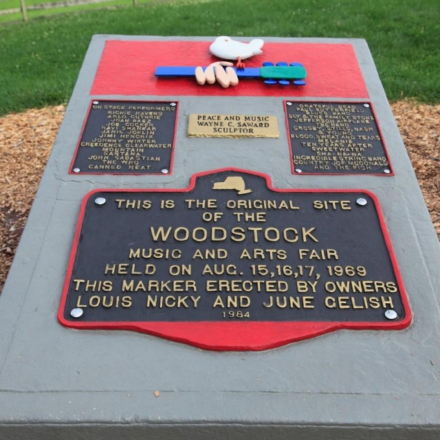 &lt;p&gt;Spomenik Woodstocku na mjestu održavanja koncerta.&lt;/p&gt;
