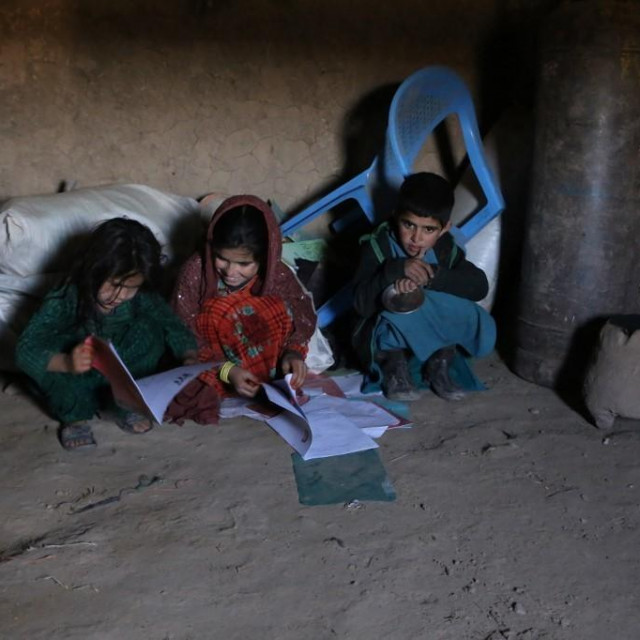 &lt;p&gt;djeca u Afganistanu žive na rubu siromaštva&lt;/p&gt;
