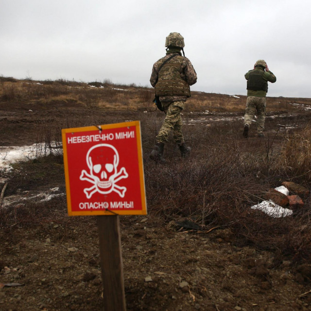 Ukrajinski vojnik u blizini granice s Rusijom
