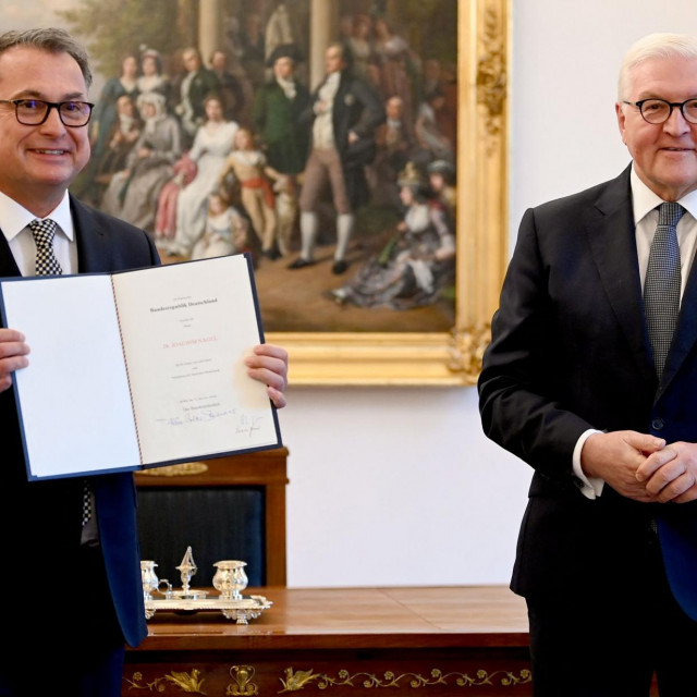 &lt;p&gt;Njemački predsjednik Frank-Walter Steinmeier (desno) predaje akreditiv novom predsjedniku Bundesbanka, Joachimu Nagelu&lt;/p&gt;
