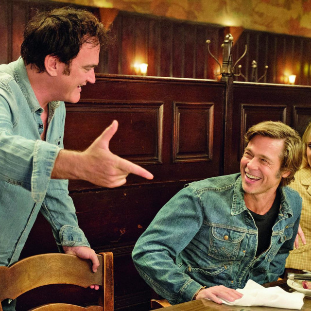 &lt;p&gt;Tarantino i Brad Pitt na setu filma ”Bilo jednom u Hollywoodu”. Za ulogu kaskadera Cliffa Bootha, Pitt je dobio Oscara&lt;/p&gt;

