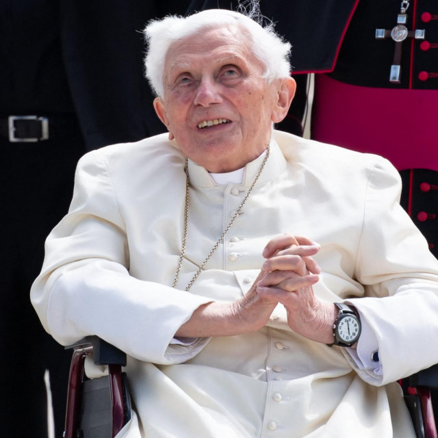 &lt;p&gt;Bivši papa Benedikt XVI&lt;/p&gt;
