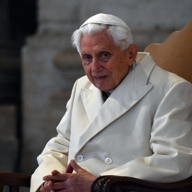 &lt;p&gt;Papa emeritus Benedikt XVI&lt;/p&gt;
