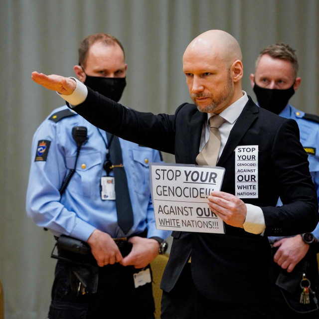 &lt;p&gt;Anders Behring Breivik se tijekom trodnevnog saslušanja, koje se održalo prošlog tjedna, odrekao nasilja, ali je i salutirao poput nacista te govorio o nadmoći bijele rase&lt;/p&gt;

