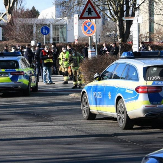 Policijske snage na terenu ispred sveučilišta u Heidelbergu
