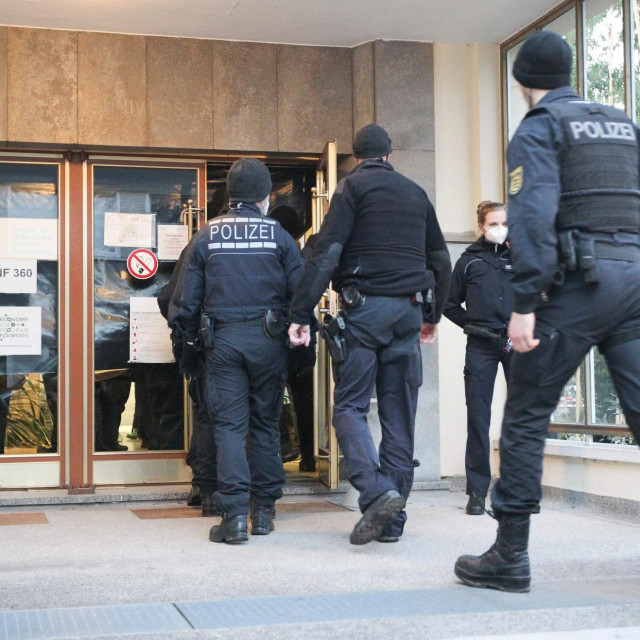 &lt;p&gt;Policija ulazi na Sveučilište u Heidelbergu&lt;/p&gt;

