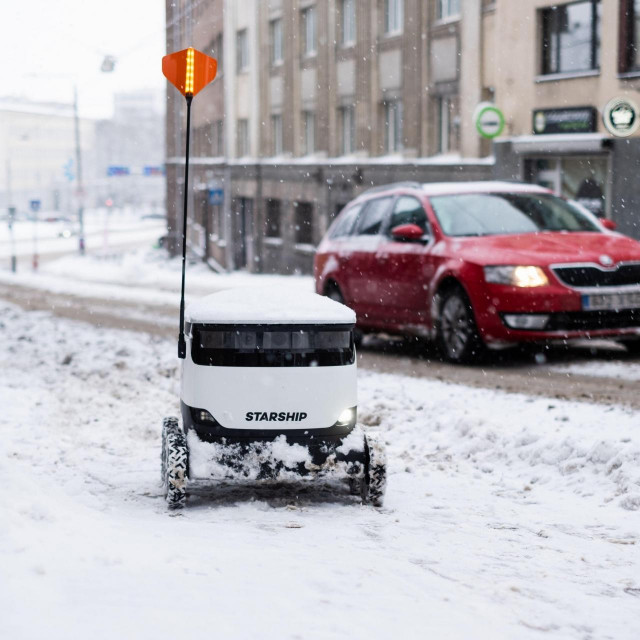 &lt;p&gt;Autonomni robot-dostavljač Starship Technologiesa snimljen na ulicama Tallinna&lt;/p&gt;
