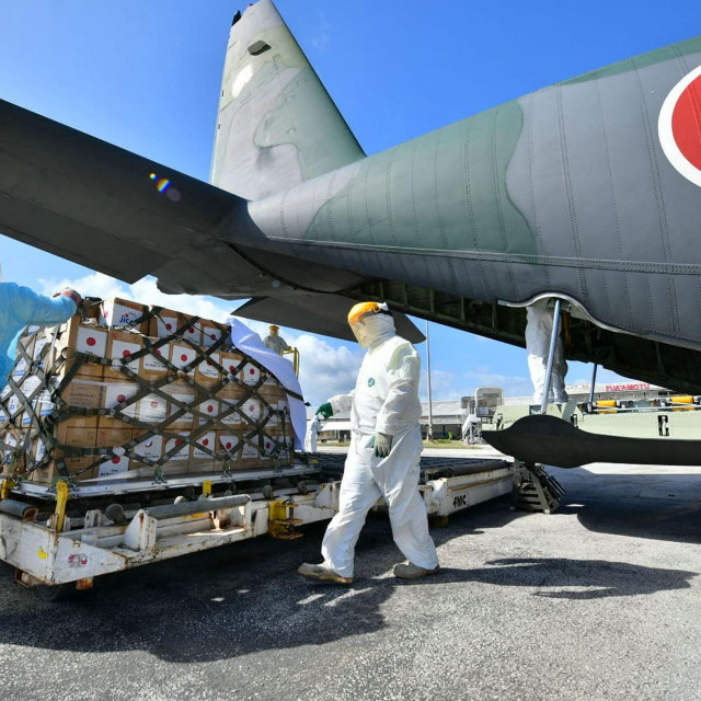 &lt;p&gt;Istovar zaliha pomoći iz transportnog zrakoplova C-130 u Tongi&lt;/p&gt;
