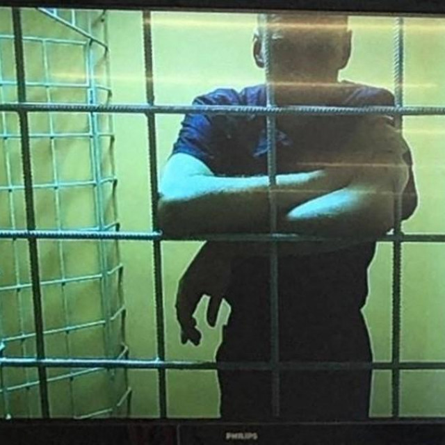 &lt;p&gt;Aleksej Navaljni iza rešetaka&lt;/p&gt;
