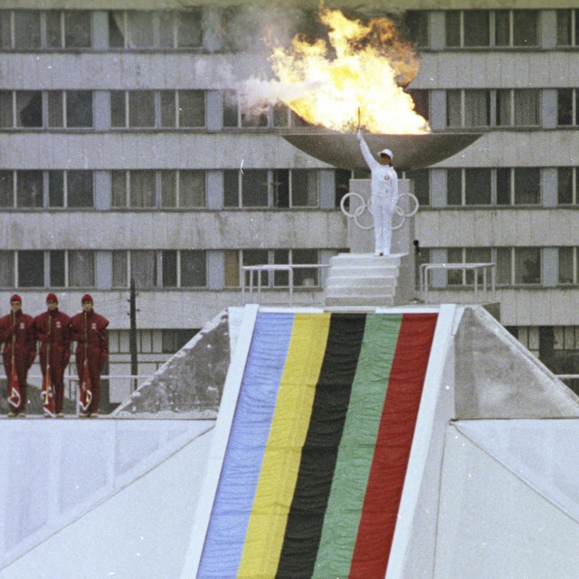 Svečanost otvaranja ZOI u Sarajevu 1984. godine na stadionu Koševo
