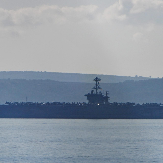 &lt;p&gt;Američki nosač aviona na nuklearni pogon ”USS Harry S. Truman” ispred otoka Šolte&lt;/p&gt;
