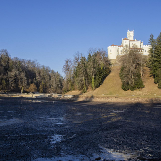 &lt;p&gt;Jezero podno dvorca Trakošćan ispražnjeno je radi izmuljivanja&lt;/p&gt;

