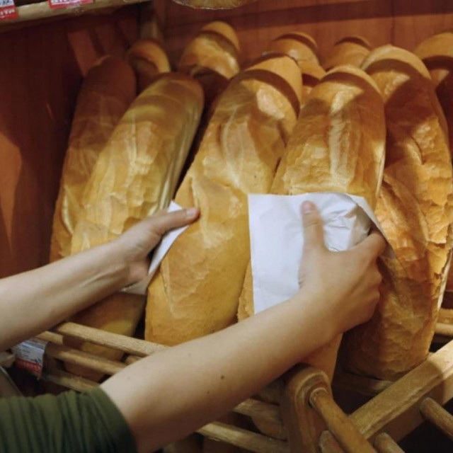 Danas se uglavnom javno ne kontrolira visina, težina i opseg struka kruha, već se kupuje po sistemu viđeno - kupljeno

