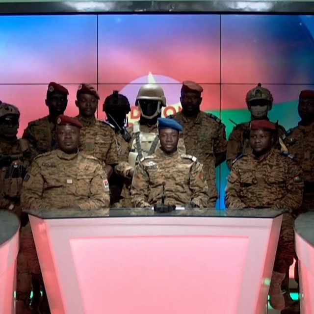 &lt;p&gt;Pripadnici vojne hunte objavljuju da su izveli puč na državnoj televiziji u Burkini Faso&lt;/p&gt;
