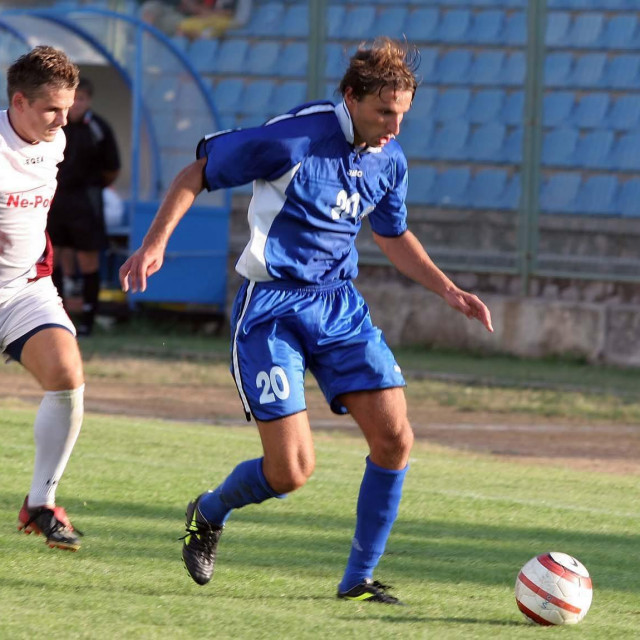Dražen Gović (plavi dres)
