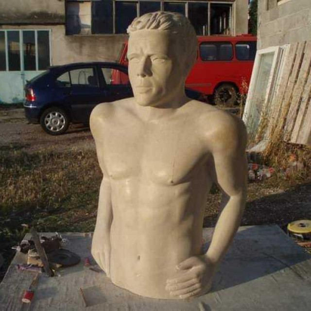 &lt;p&gt;Franko Kramar, kipar koji je izradio Brada Pitta&lt;/p&gt;
