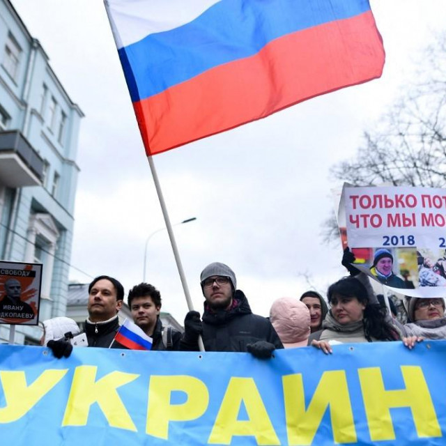 &lt;p&gt;Ruska zastava i natpis Ukrajina na prosvjedu u Moskvi/Ilustracija&lt;/p&gt;
