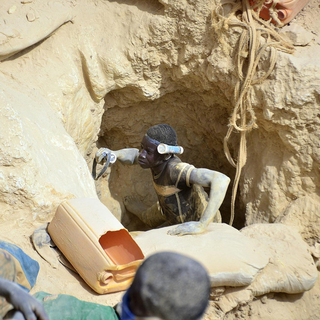 &lt;p&gt;Ilustracija/Burkina Faso dom je velikih rudnika zlata pod upravom međunarodnih kompanija, ali i stotina manjih, nelegalnih rudnika&lt;/p&gt;

